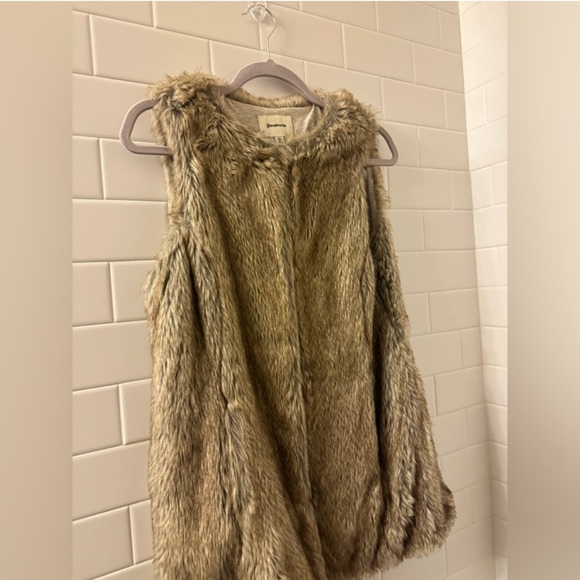 Stradivarius fur vest bundle in black and camel - Picture 1 of 2